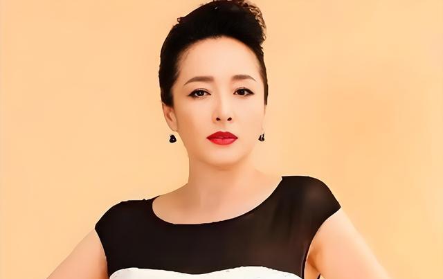 恬妞：20岁封后，一生两婚两离，她的人生比戏更精彩