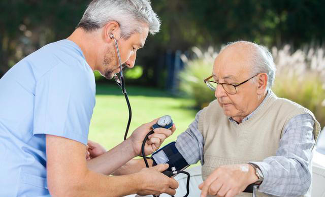 为什么血压老是测不准？医生：成年人血压管理攻略，教好家里老人