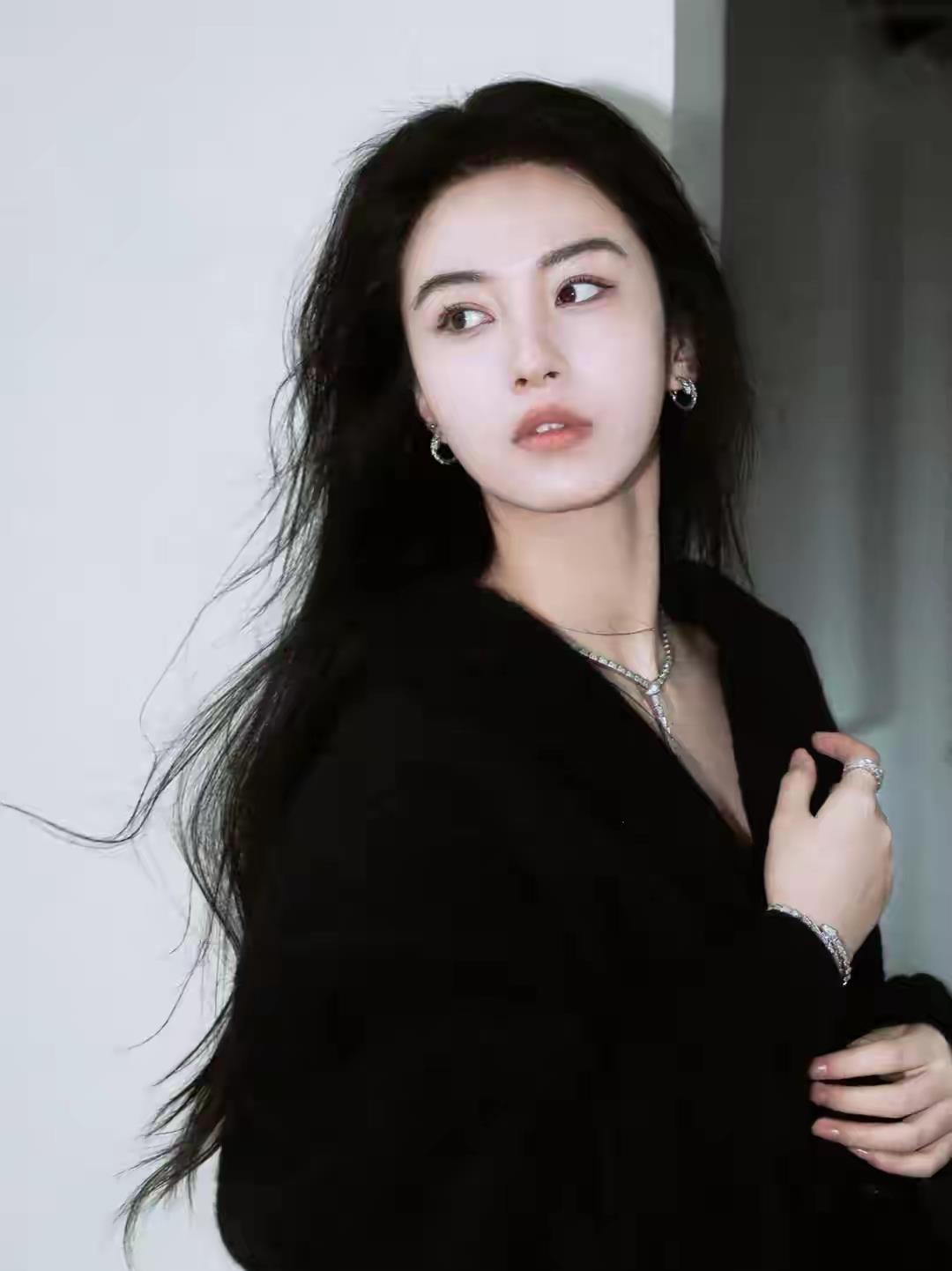北电校花王梓莼：争议与潜力并存的00后演员!