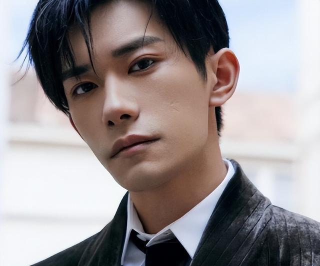 2025年“演技最好”7位男演员，于和伟仅排第四，第1名当之无愧