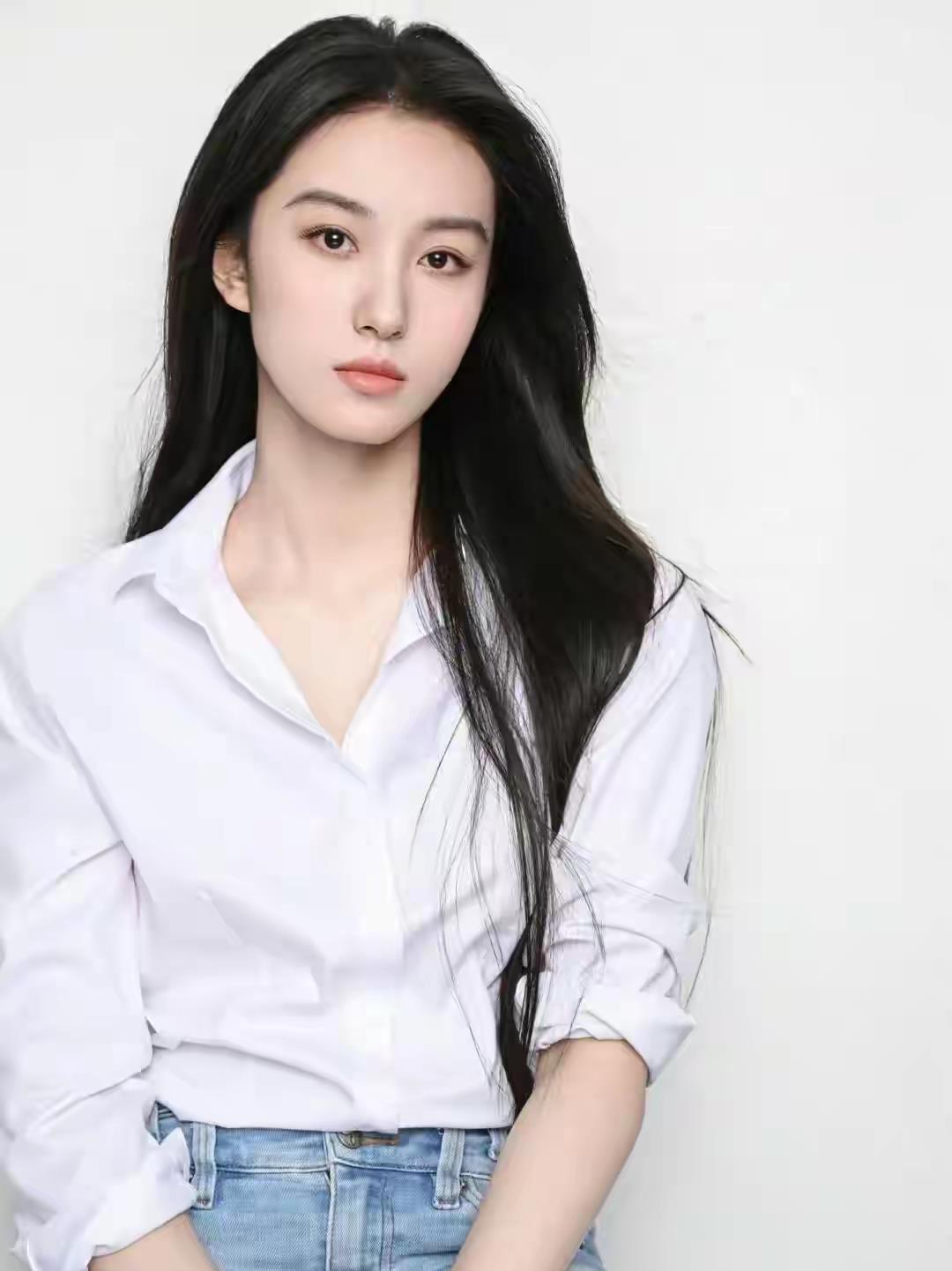 北电校花王梓莼：争议与潜力并存的00后演员!