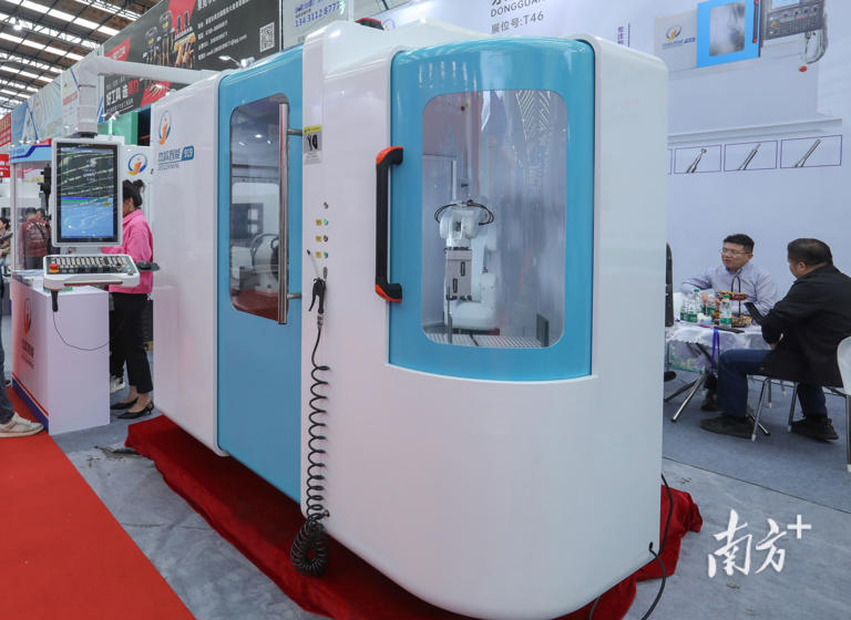 五金模具生产设备。