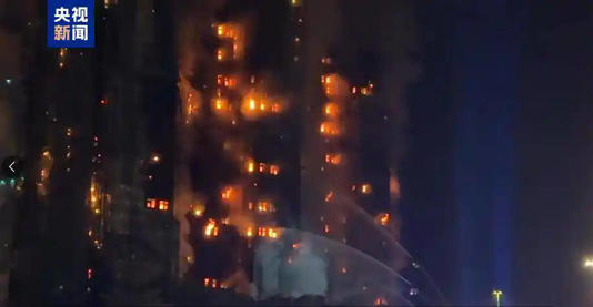 众星发文为香港火灾受灾民众祈福：保佑所有人平安