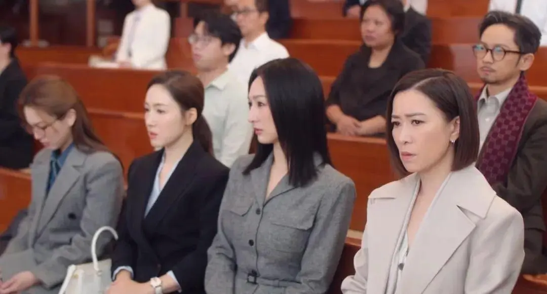 《新闻女王2》里这三位95后小花，大家喜欢哪个？