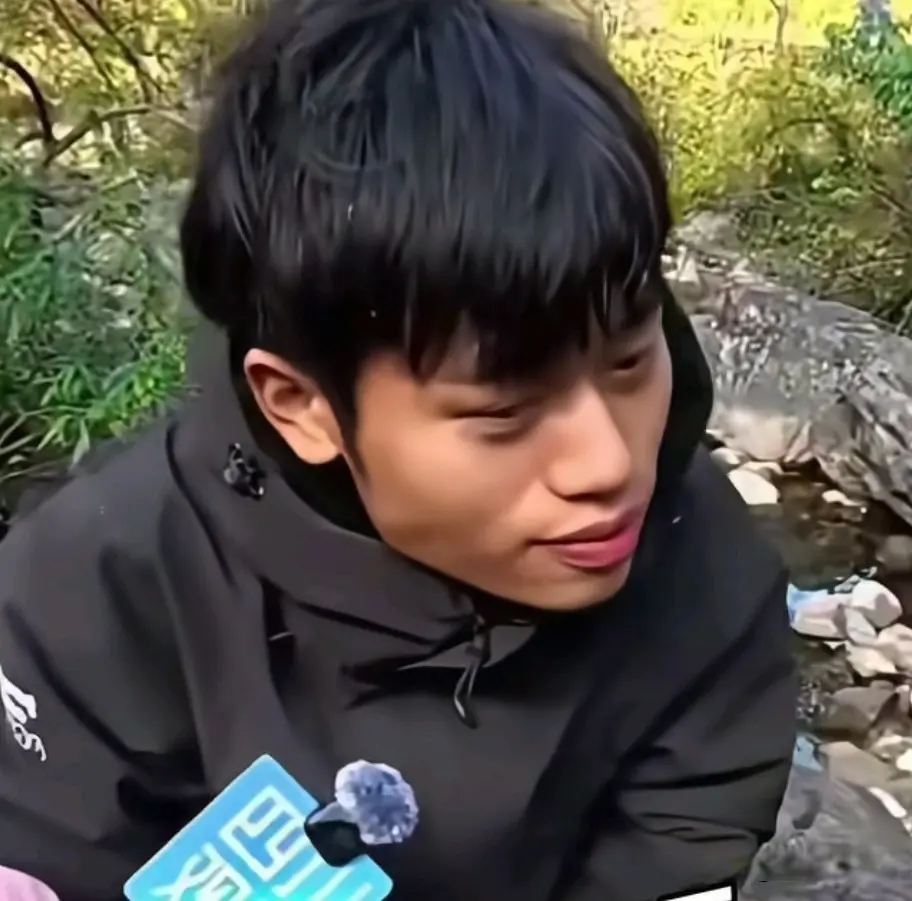 荒野选手一个接一个心态崩塌！建弟：太饿了！过两天要被抬出去了