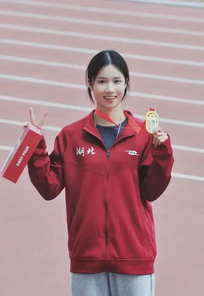 �����ˣ�23���廪ѧ�������¿������ڣ���ֵʵ��˫ɱƫ��