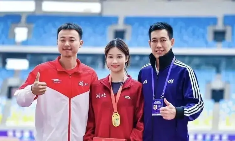 �����ˣ�23���廪ѧ�������¿������ڣ���ֵʵ��˫ɱƫ��