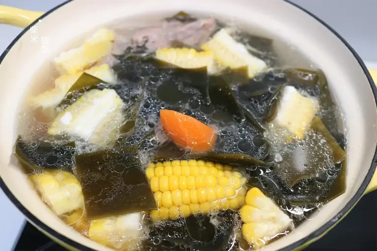 冬天多喝汤，这几样一起炖，简单省事，鲜美又营养