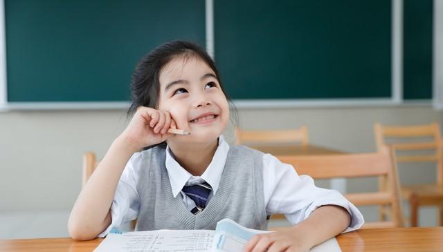 日常表扬孩子的时候，表扬聪明好还是表扬努力好？