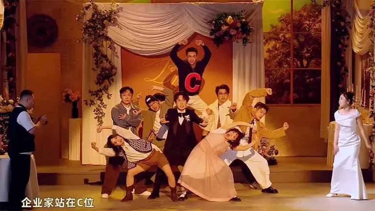 《喜人2》半决赛演员拼命搞笑，评委却在谈内涵？综艺开始卷深刻了