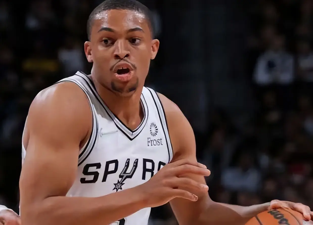 马刺3人20+难阻失利！只因狼队双核轰64+18，森林狼遭遇快船悲剧