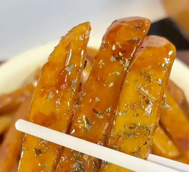 建议中老年人多吃高钾食物，腿脚有劲，肝脏有活力，人更精神