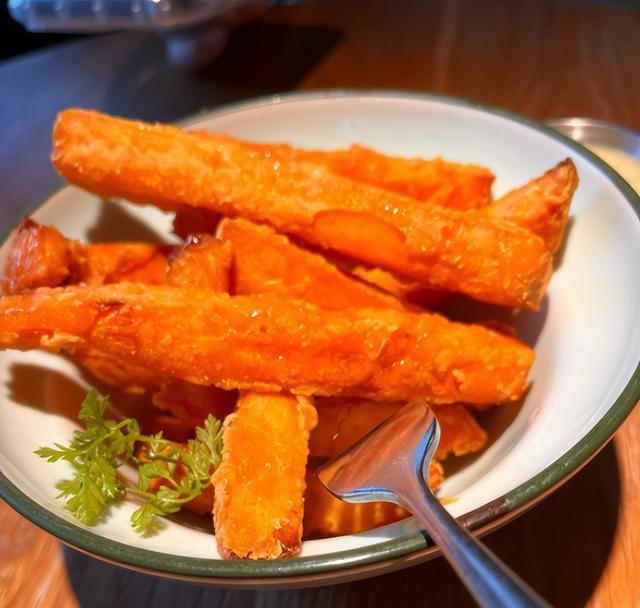 建议中老年人多吃高钾食物，腿脚有劲，肝脏有活力，人更精神