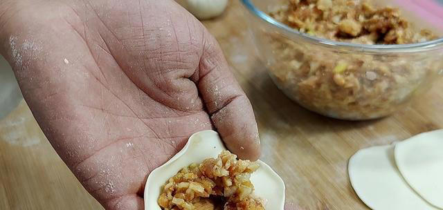 大厨教你做灌汤包，鲜香味美又多汁，学会你也能开个早餐店了