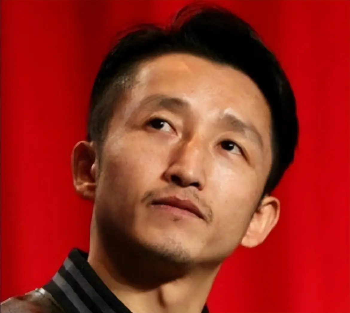 7年亏光2亿？44岁重返拳台的邹市明，终究还是走上李亚鹏的老路