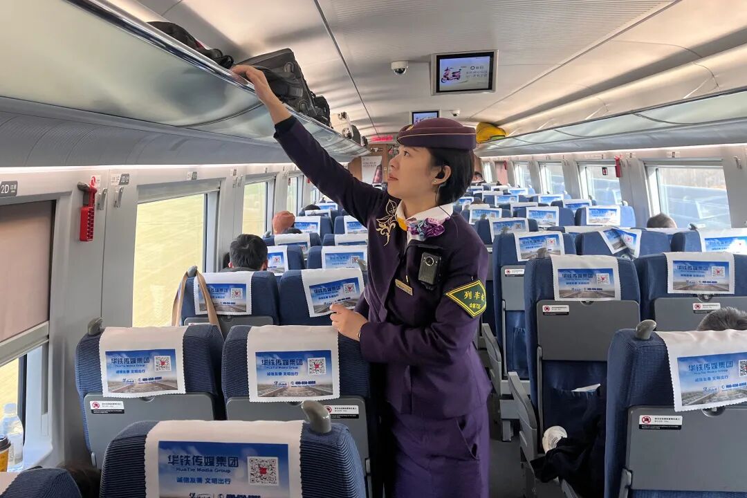 紧急救援！为送旅客就医，列车临时停车2分钟