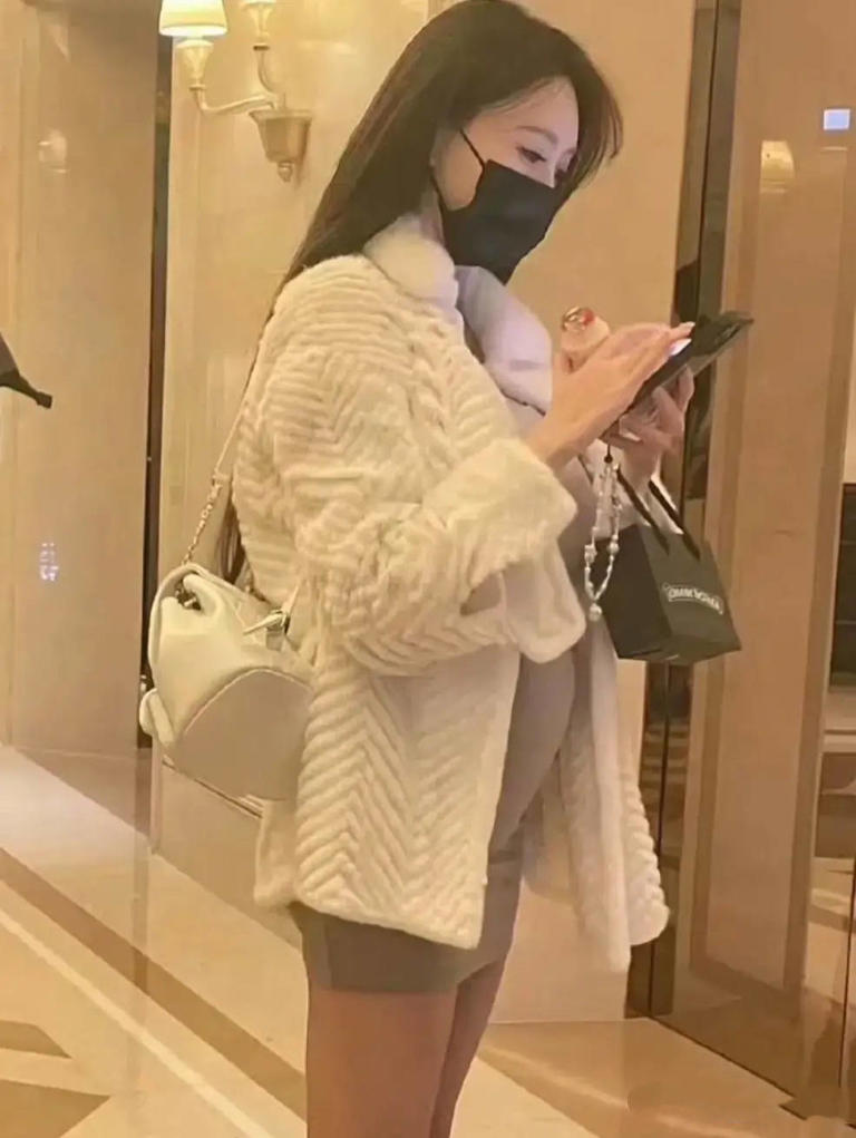 叶珂耐心耗尽了，女儿啼哭不耐烦捂耳朵，黄晓明妈妈只管杨颖儿子