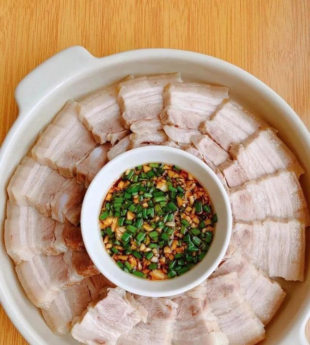 简单又好吃的蒜泥白肉，简单几步享美味？