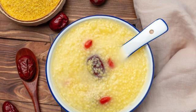 煮小米粥，别直接下锅煮！大厨教你5分钟锁住米油，出锅香浓翻倍