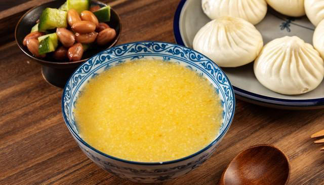 煮小米粥，别直接下锅煮！大厨教你5分钟锁住米油，出锅香浓翻倍