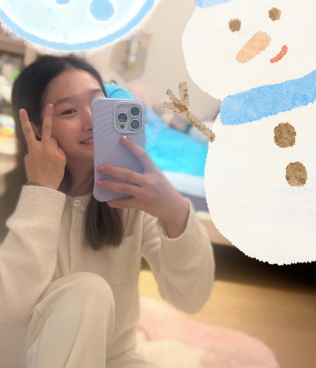 马伊琍大女儿晒和姥姥合影，17岁爱马像爸爸，马伊琍妈妈真年轻