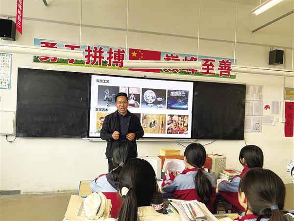 兢兢业业教书 坦坦荡荡做人