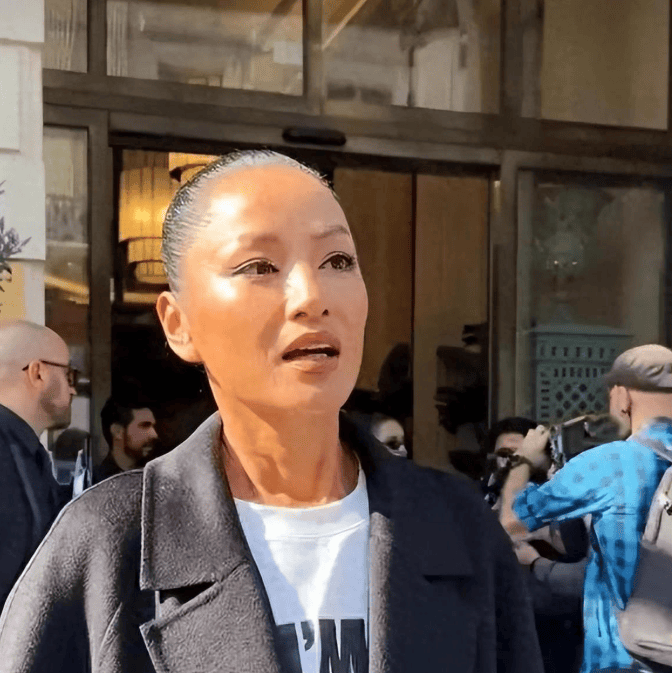  53岁瞿颖近况爆出，与男友隐居泰国9年，抚养男友与前妻两个女儿