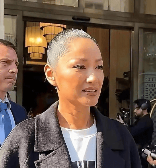 53岁瞿颖近况爆出，与男友隐居泰国9年，抚养男友与前妻两个女儿