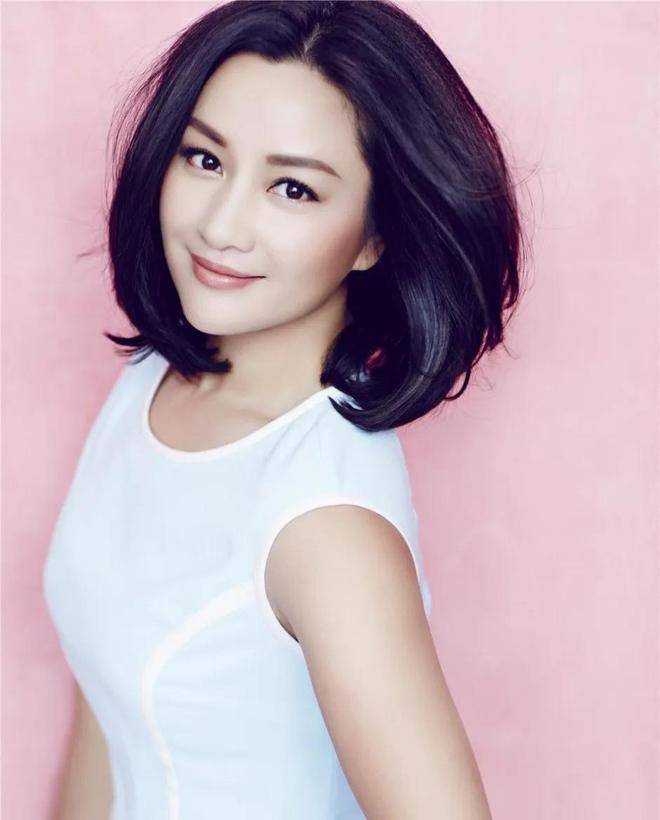 53岁瞿颖近况爆出，与男友隐居泰国9年，抚养男友与前妻两个女儿