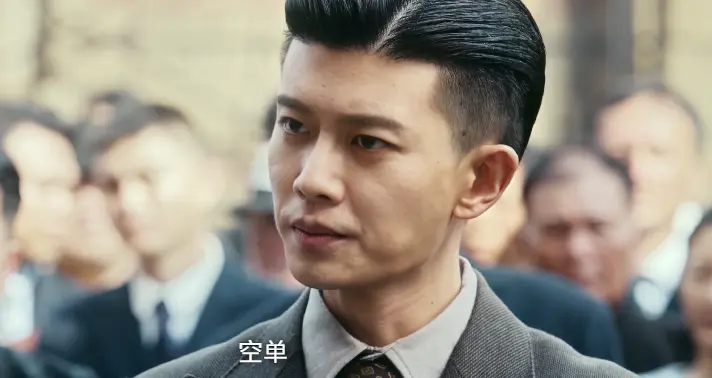 《风与潮》首播收视破2.3!《新闻联播》强推，央视这回又押对了宝