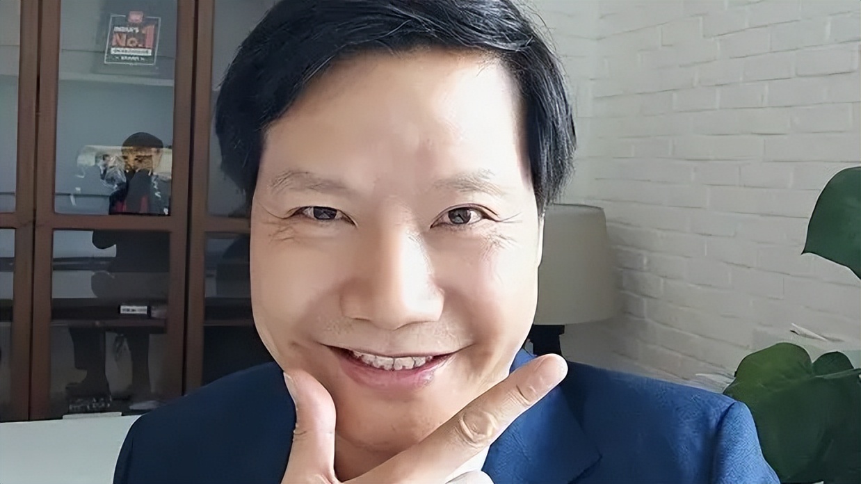 雷军新车曝光，小米炸翻全网