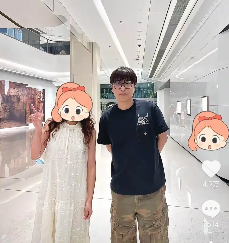 LOL卢本伟近照曝光! 发福之后瘦身成功，网友感叹：回来了!
