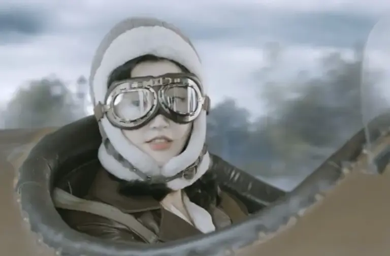 假山假景假脸，央视《风与潮》爆火，打脸内娱了多少流水线年代剧