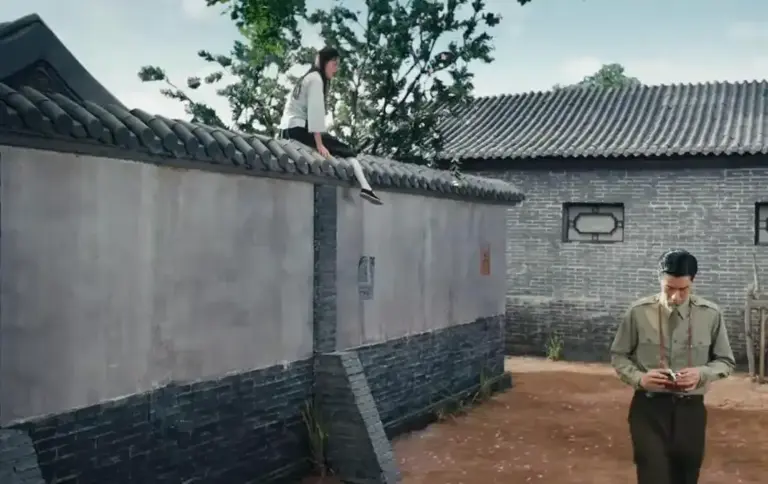 假山假景假脸，央视《风与潮》爆火，打脸内娱了多少流水线年代剧