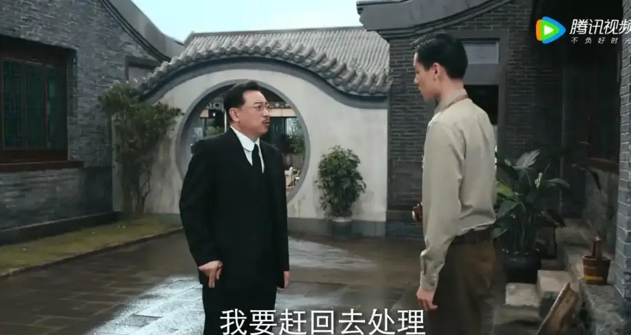 假山假景假脸，央视《风与潮》爆火，打脸内娱了多少流水线年代剧