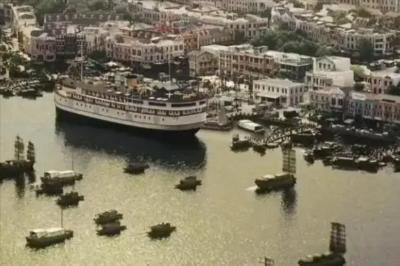 假山假景假脸，央视《风与潮》爆火，打脸内娱了多少流水线年代剧