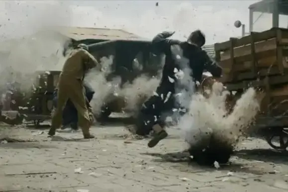 假山假景假脸，央视《风与潮》爆火，打脸内娱了多少流水线年代剧