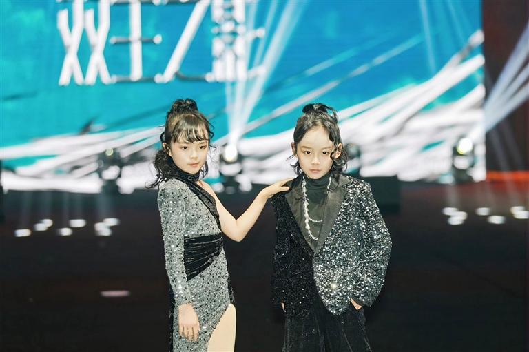 小选手圆梦T台 自信绽放光芒