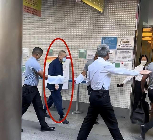 甘比大女儿17岁一脸富贵相，深受刘銮雄宠爱，比两个异母姐姐幸运