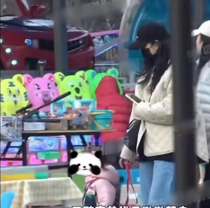 43岁王鸥没想到，低调生下的2岁女儿，如今竟让自己“口碑暴增”