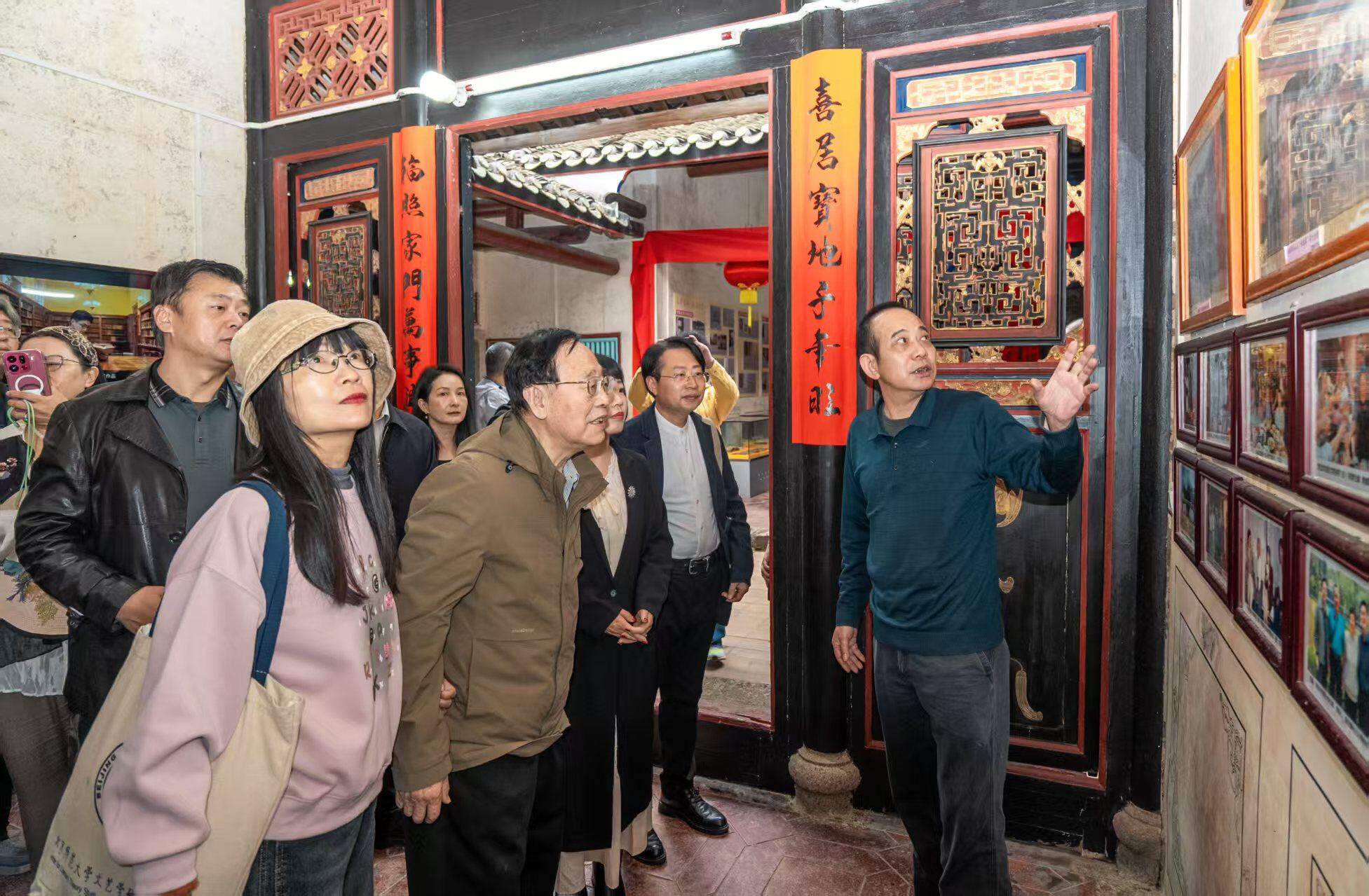 《文学纵横 金石刻画》主题展在梅州李金发故居开展