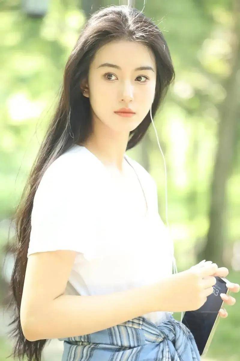 王梓莼回应自己年龄争议! 面对争议仅向顾滕道歉被批冷血