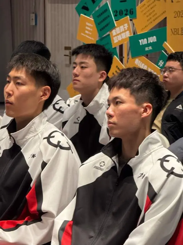 超级草根冲击职业! 杨政前车之鉴在前 他能顺利通过吗?