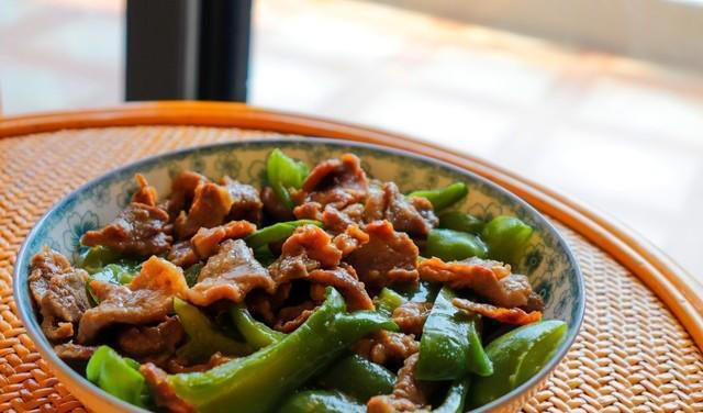青椒回锅肉怎么做？简单好吃的家常做法