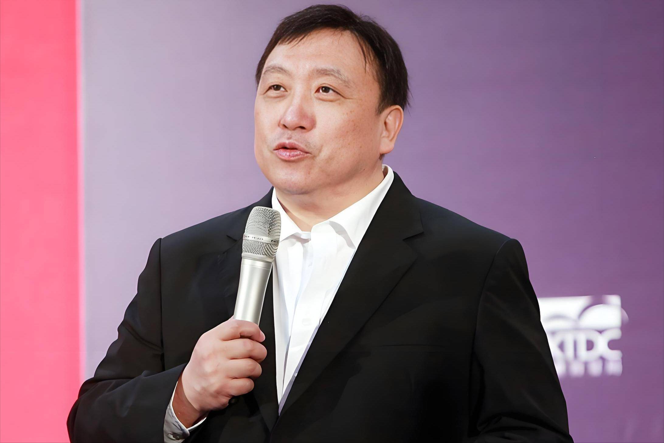 70岁王晶转行做狗仔：曝光张国荣死亡真相，还揭露古天乐美国隐婚