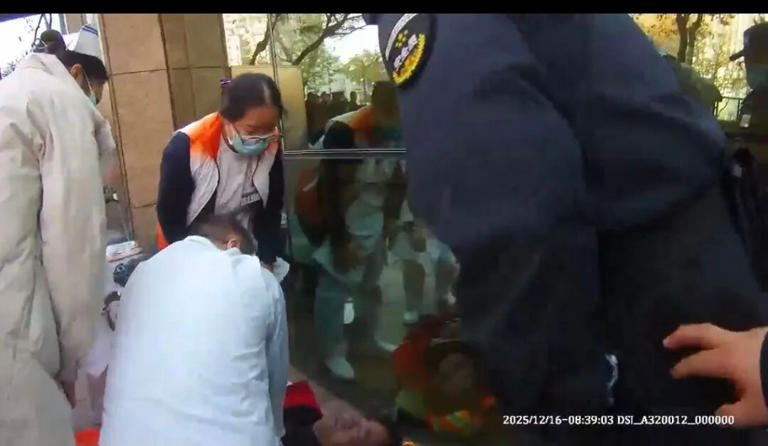 紧急一刻!60岁环卫工心跳骤停倒在医院门口