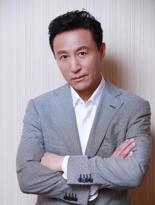 王洛勇:曾是胡歌的恩师,独闯美国16年,感激19岁嫁给自己的丁宁