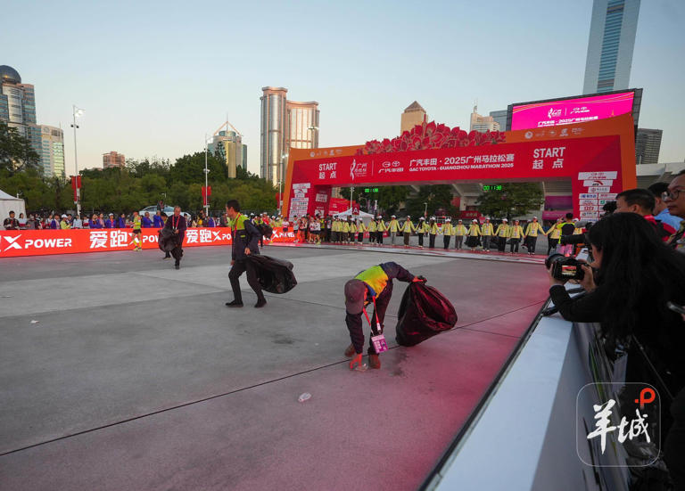 晨光未至，保障先行!志愿者与环卫工人为2025广马护航