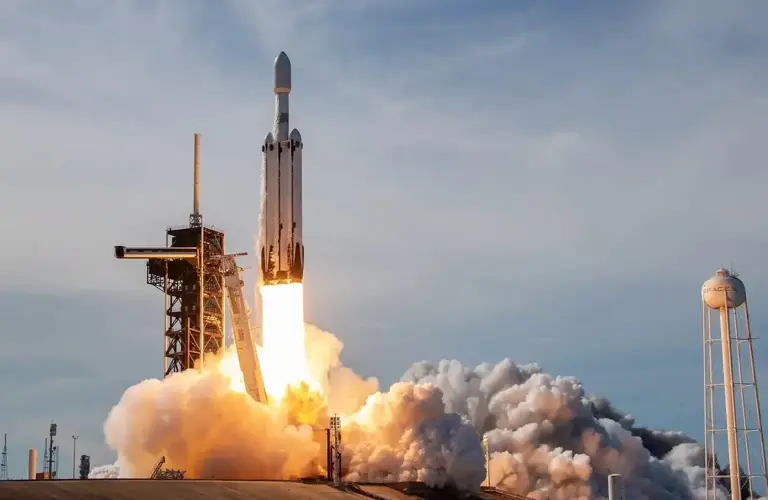 突发特讯！美国向全球通告：美飞行器搭载“轮椅使用者”成功发射进入太空，引爆国际舆论