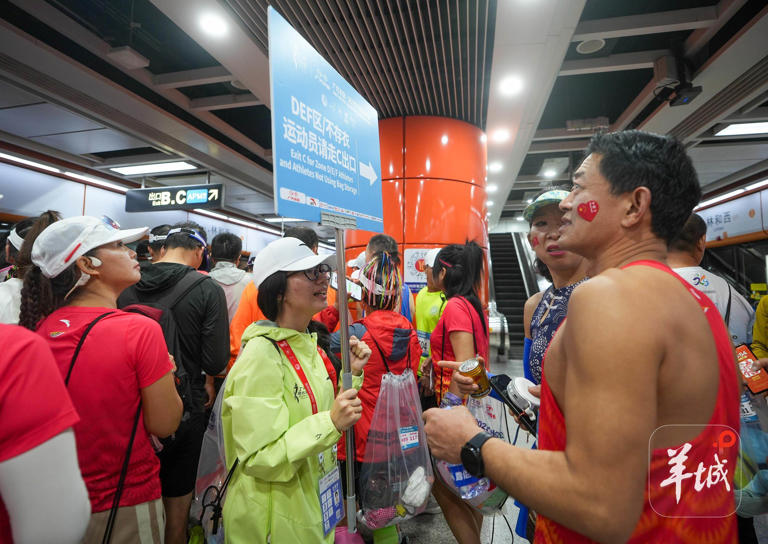 晨光未至，保障先行!志愿者与环卫工人为2025广马护航